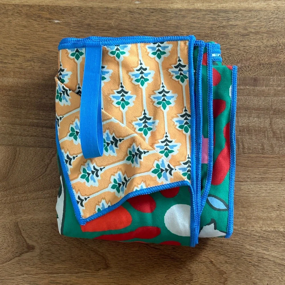 RHODE x Target Oversized Microfiber Beach Towel - Picture 3 of 3